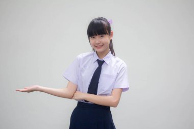 Tayland ortaokul üniforması portresi. Güzel kız elini göster.