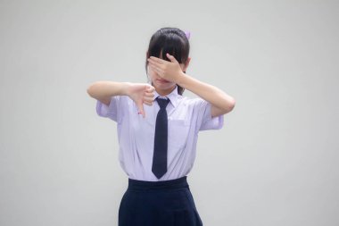 Tayland ortaokul üniforması portresi. Güzel bir kız hoşlanmaz.