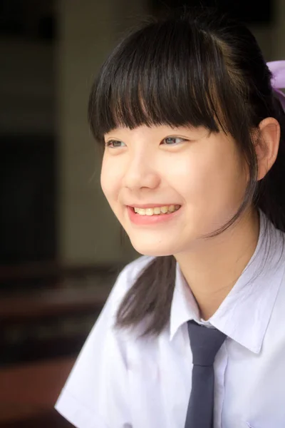 Portrait Thai Junior Lycéen Uniforme Adolescent Belle Fille Heureux Détendre — Photo