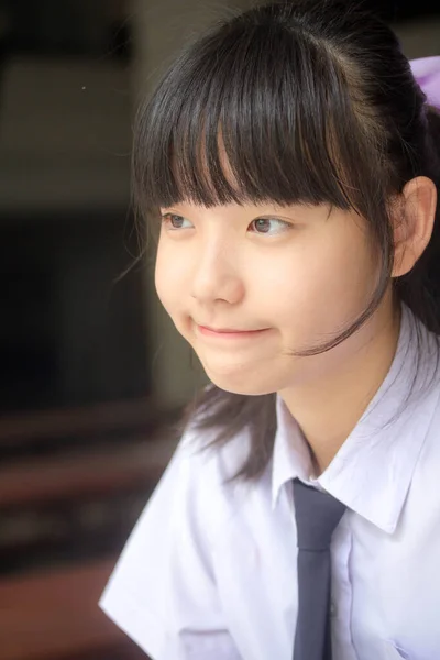 Retrato Tailandés Estudiante Secundaria Uniforme Adolescente Hermosa Chica Feliz Relajarse —  Fotos de Stock