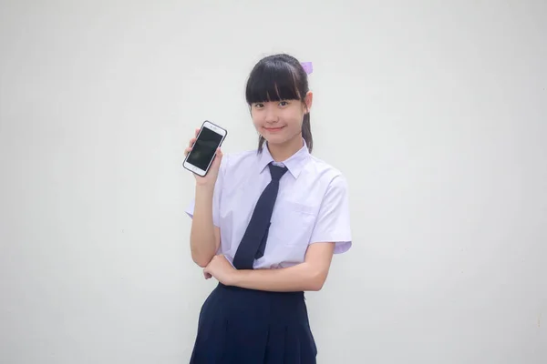 タイのポートレート中学校学生制服ティーン美しいです女の子ショー彼女の電話 — ストック写真