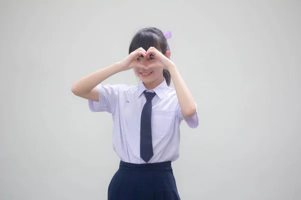 Portret Tajskiego Liceum Student Mundur Piękna Dziewczyna Dać Serce — Zdjęcie stockowe