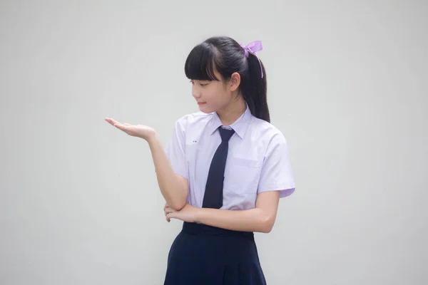 Retrato Tailandés Estudiante Secundaria Uniforme Hermosa Chica Mostrar Mano —  Fotos de Stock