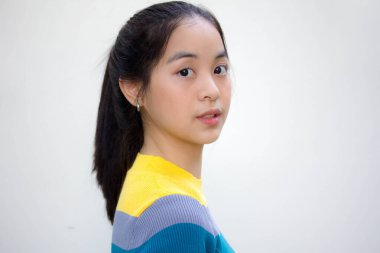 Asia Thai gençlik tişörtü güzel kız gülümse ve rahatla