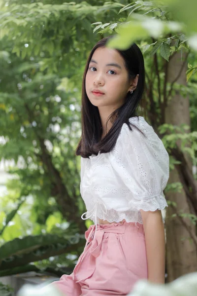 Asia Thai Teen Bianco Shirt Bella Ragazza Sorriso Relax — Foto Stock
