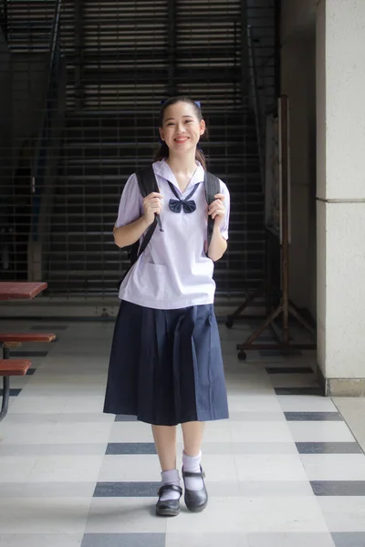 Asia Thai Junior Estudiante Secundaria Uniforme Hermosa Chica Sonrisa Relajarse — Foto de Stock