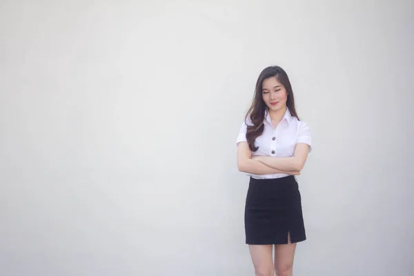 Thai Adult Student Universität Uniform Schöne Mädchen Lächeln Und Entspannen — Stockfoto