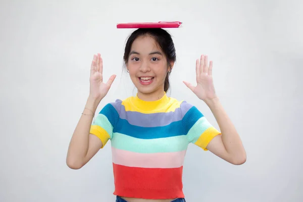Azjatyckie Tajski Nastolatek Kolor Shirt Piękne Dziewczyna Pokaż Książka — Zdjęcie stockowe