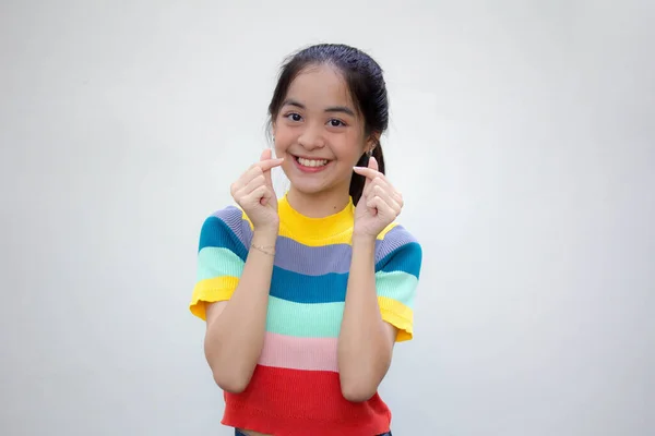 Ασία Thai Έφηβος Χρώμα Shirt Όμορφο Κορίτσι Δώσει Καρδιά — Φωτογραφία Αρχείου