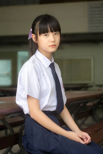 Retrato Tailandês Júnior Estudante Ensino Médio Uniforme Adolescente Bonita Menina — Fotografia de Stock