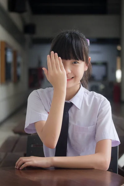 Portret Tajskiego Gimnazjum Student Mundur Nastolatek Piękne Dziewczyna Szczęśliwy Zrelaksować — Zdjęcie stockowe