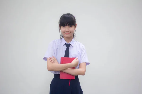 Asya Thai Ortaokulu Öğrencisi Üniforması Güzel Bir Kız Bir Kitap — Stok fotoğraf
