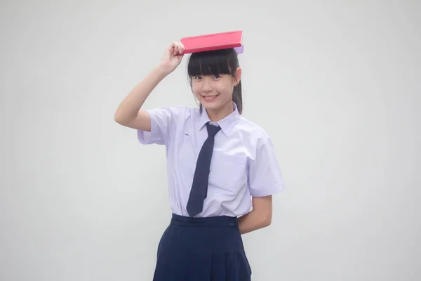 アジアタイ中学生制服美少女と本 — ストック写真