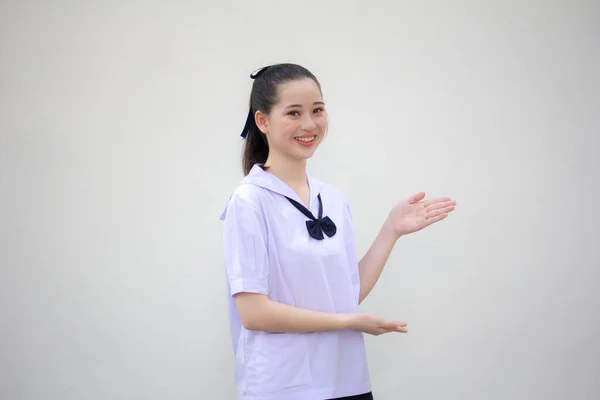 Azjatyckie Tajski Gimnazjum Student Mundurek Piękny Dziewczyna Pokaż Ręka — Zdjęcie stockowe
