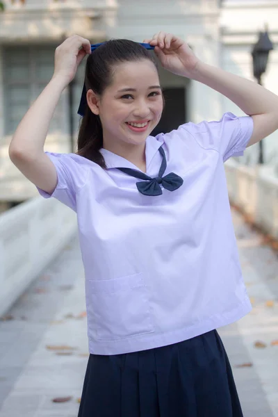 Asia Thai Junior Estudiante Secundaria Uniforme Hermosa Chica Sonrisa Relajarse — Foto de Stock