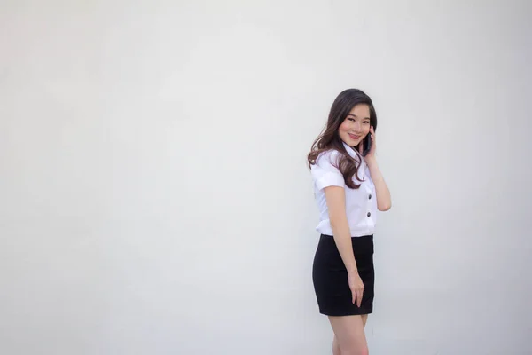 Thajský Dospělý Student Univerzita Uniforma Krásný Dívka Volání Smartphone — Stock fotografie