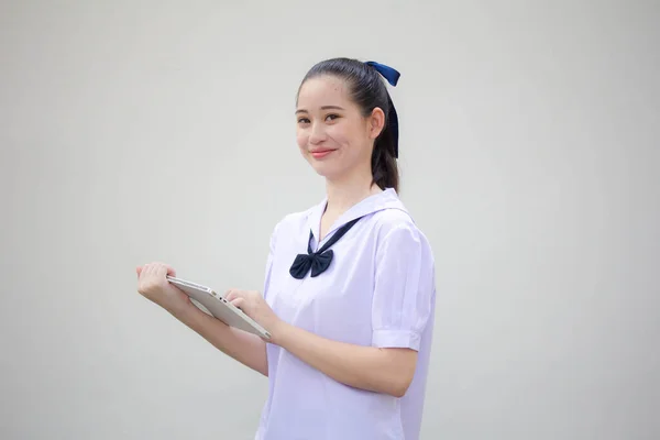 Asia Thai Junior Estudiante Secundaria Uniforme Hermosa Chica Usando Tableta — Foto de Stock