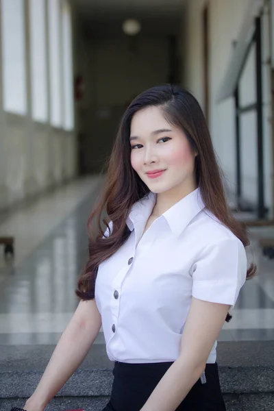 Tailandês Adulto Estudante Universidade Uniforme Bela Menina Sorriso Relaxar — Fotografia de Stock