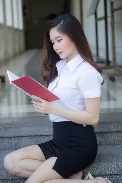 Tailandese Adulto Studente Università Uniforme Bella Ragazza Sorriso Relax — Foto Stock