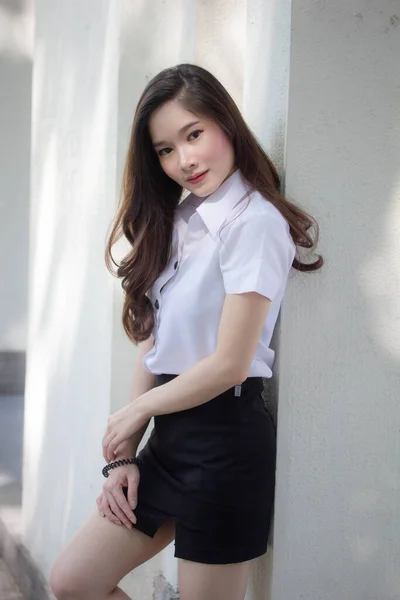 Thai Adulte Étudiant Université Uniforme Belle Fille Sourire Détendre — Photo