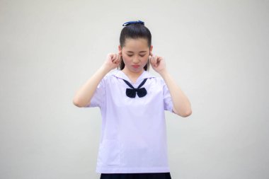 Asya Thai Ortaokulu öğrencisi üniforması güzel kız dinlemiyor