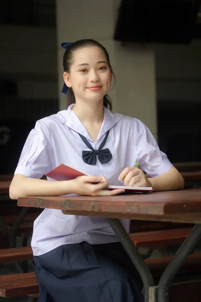 Asia Thai Junior Estudiante Secundaria Uniforme Hermosa Chica Sonrisa Relajarse —  Fotos de Stock