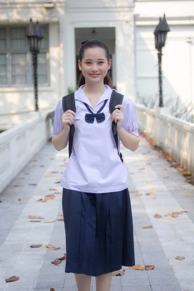 Asia Thai Junior Estudiante Secundaria Uniforme Hermosa Chica Sonrisa Relajarse — Foto de Stock