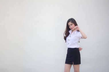 Taylandlı yetişkin üniversite üniforması. Güzel bir kız hoşlanmaz.