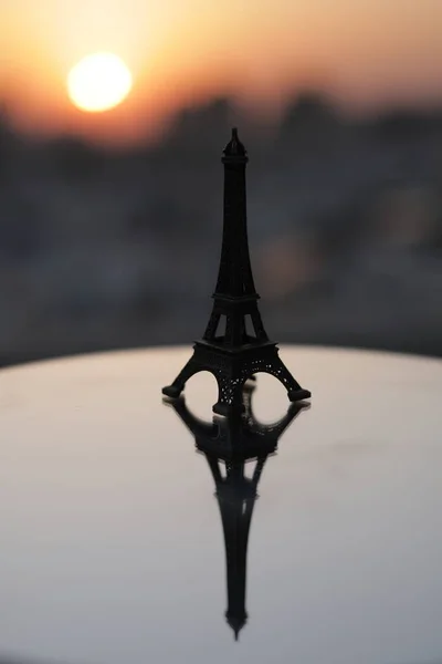 Эйфелева Башня Париже Восходе Закате Маленькая Эйфелева Башня Солнцем — стоковое фото