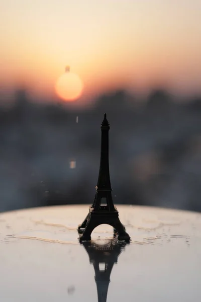 Эйфелева Башня Париже Восходе Закате Маленькая Эйфелева Башня Солнцем — стоковое фото