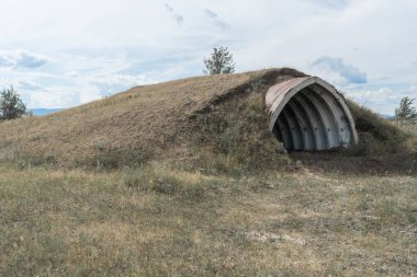 Terk edilmiş yeraltı kalesi. askeri üs yıkıldı
