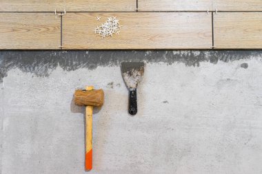 Seramik Döşemeler. Döşeme döşemesi hazırlığı.