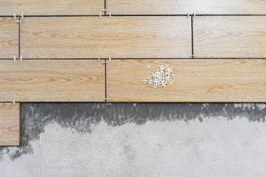 Seramik Döşemeler. Döşeme döşemesi hazırlığı.