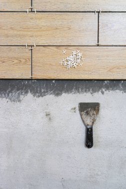 Seramik Döşemeler. Döşeme döşemesi hazırlığı.