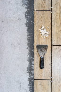 Seramik Döşemeler. Döşeme döşemesi hazırlığı.