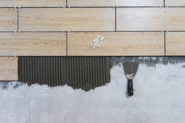 Seramik Döşemeler. Döşeme döşemesi hazırlığı.