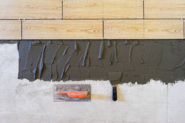 Seramik Döşemeler. Döşeme döşemesi hazırlığı.