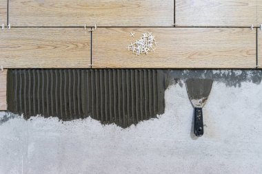 Seramik Döşemeler. Döşeme döşemesi hazırlığı.