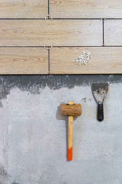 Seramik Döşemeler. Döşeme döşemesi hazırlığı.