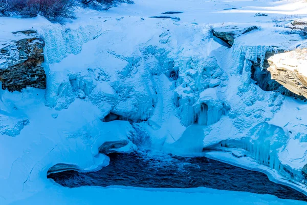 Gemelo Cae Helado Durante Invierno Área Recreación Provincial Lundbreck Falls —  Fotos de Stock