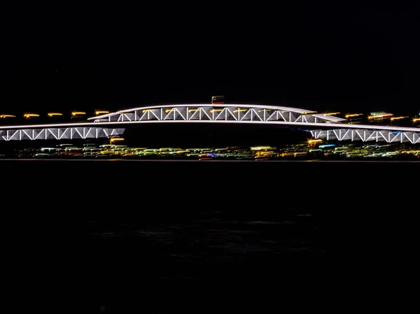 铁湾桥上的彩灯 新西兰奥克兰 — 图库照片
