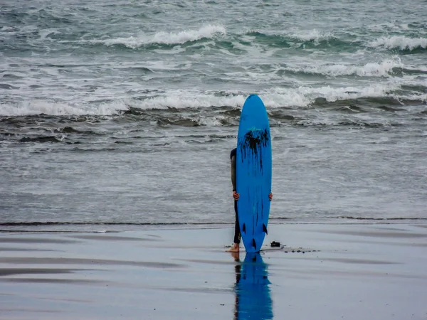 Surfeurs Frappant Les Vagues Piha Beach Auckland Nouvelle Zélande — Photo