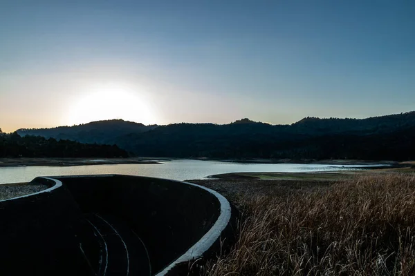 Pôr Sol Sobre Barragem Waitakrie Auckland Nova Zelândia — Fotografia de Stock