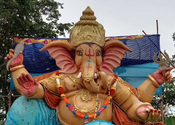 Vacker Lord Ganesha Staty Indianer Dyrkar Lord Ganesha Som Kunskapens — Stockfoto