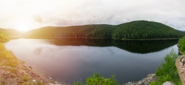 Oasa Gölü, Transalpina, Romanya. Transalpina yolundan görünen güzel göl manzarası.
