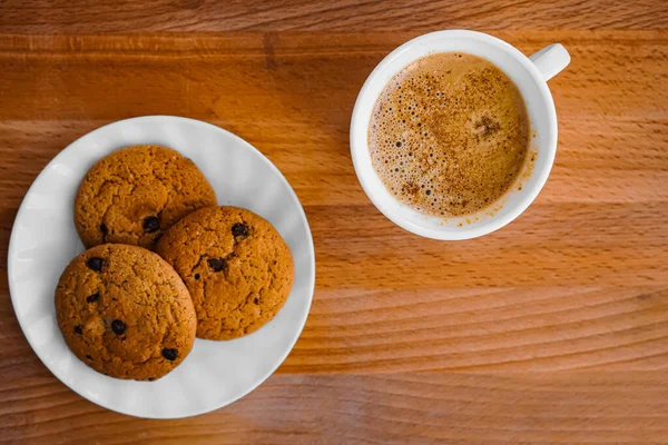 Three Oatmeal Cookies Chocolate Lie White Plate Next Them Cup — Stock Photo, Image