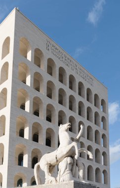 The Square Colosseum, Palazzo della Civilta Italiana Roma, İtalya 'da rasyonalizm mimarisi bölgesinin bir parçasıdır.