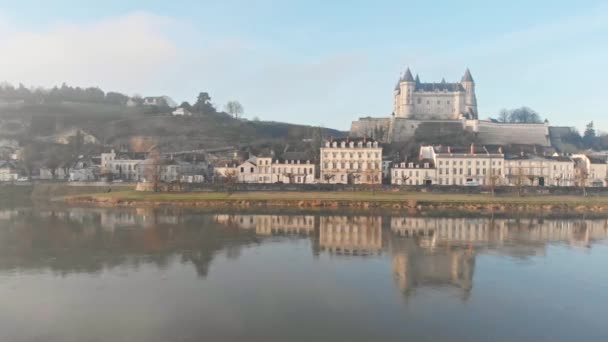 Orașul Saumur Orizontul Castelul Medieval Biserica Reflectând Râu Răsărit Valea — Videoclip de stoc