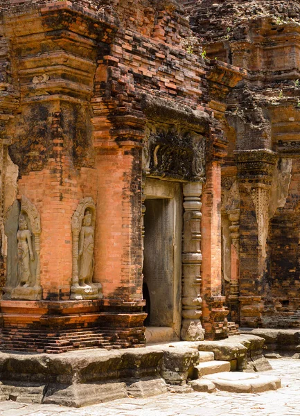 Nischade Kvinnliga Dansare Gudlösa Skulpturer Och Dörrkarmar Preah Koh Antika — Stockfoto