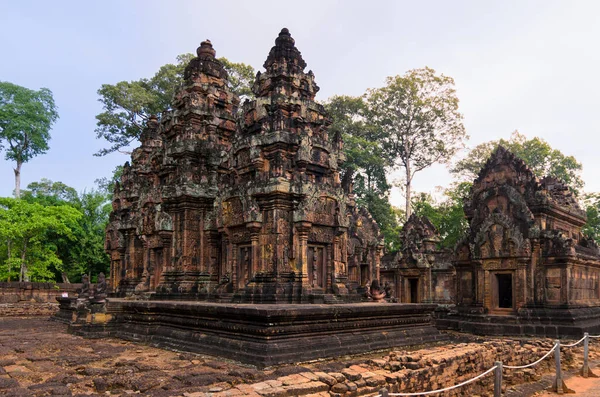 Sten Och Tegeldårar Banteay Srei Det Finaste Utsmyckade Antika Templet — Stockfoto